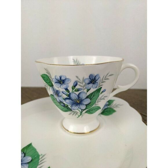 Windsor Bone Chine Tea cup and saucer, snack plate Blue flowers gold rim - Picture 2 of 10